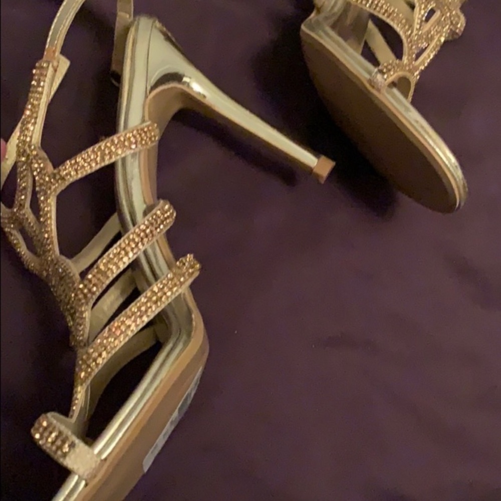 Gold sparkly Heels!
